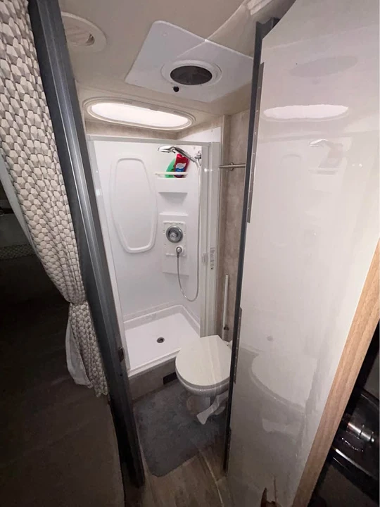 2018 Winnebago - Image 10 of 18