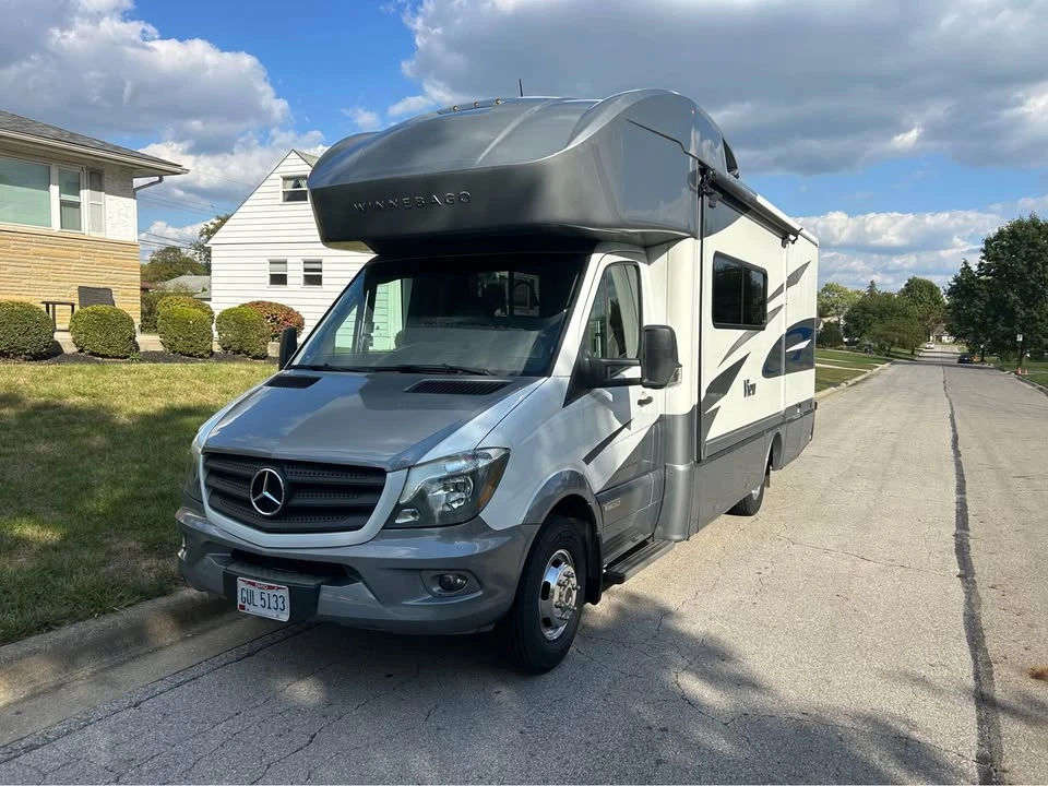 2018 Winnebago - Image 2 of 18