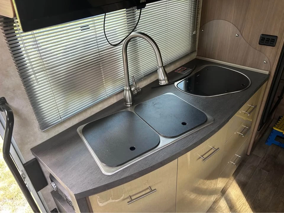 2018 Winnebago - Image 13 of 18
