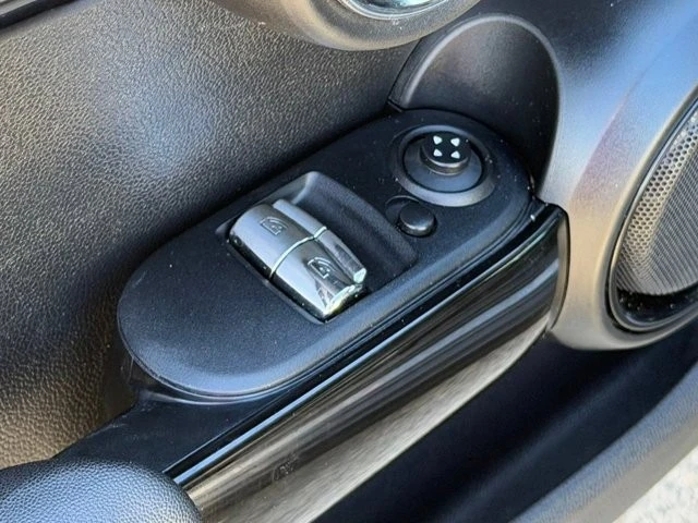 2018 Mini Mini Cooper S 3rd Gen - Image 14 of 30
