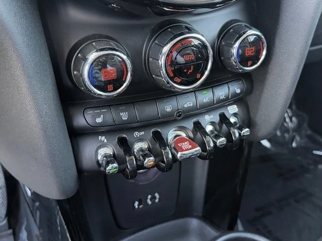 2018 Mini Mini Cooper S 3rd Gen - Image 24 of 30