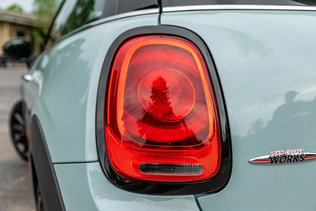 2018 Mini Mini Cooper S 3rd Gen - Image 17 of 31
