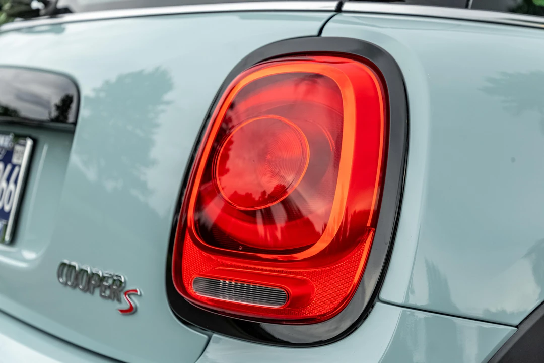 2018 Mini Mini Cooper S 3rd Gen - Image 18 of 31