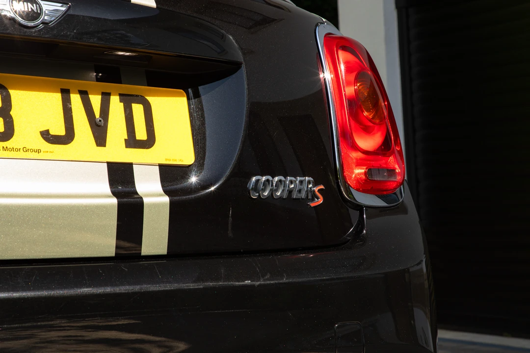 2018 Mini Mini Cooper S 3rd Gen - Image 18 of 31