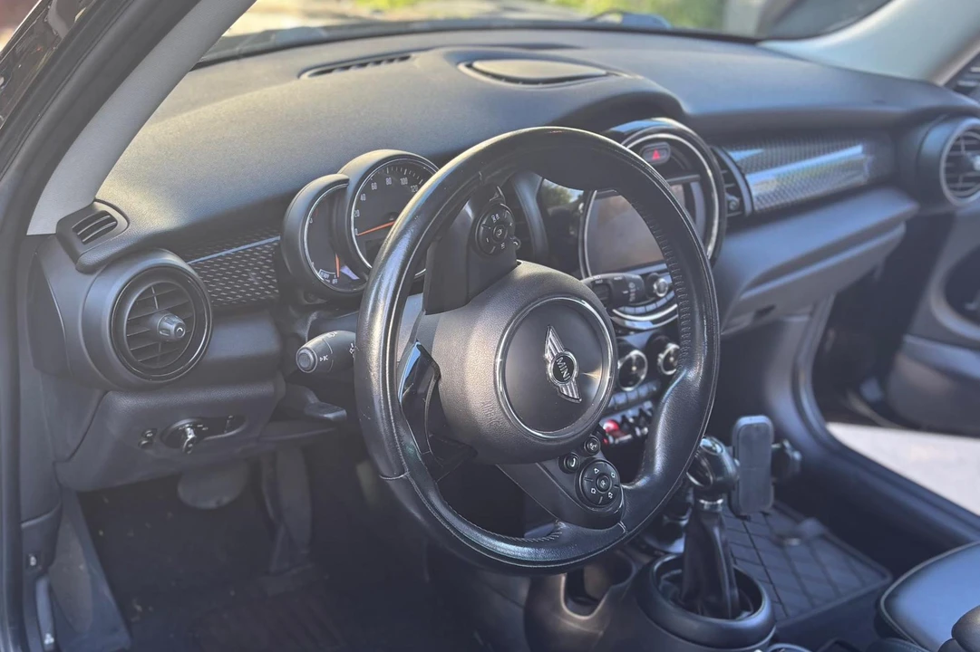 2018 Mini Mini Cooper S 3rd Gen - Image 24 of 31