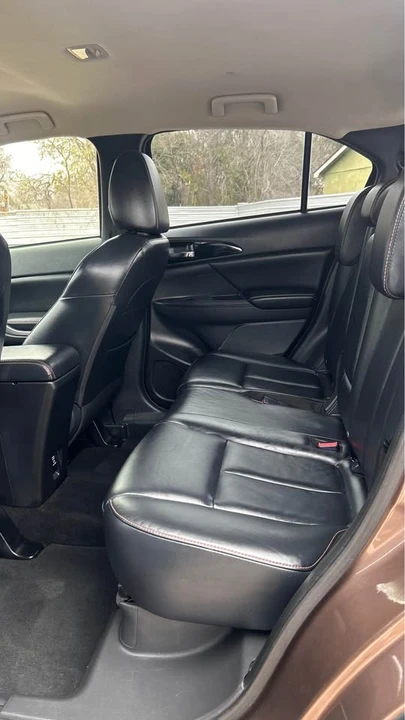 2018 Mitsubishi Eclipse Cross - Image 9 of 10