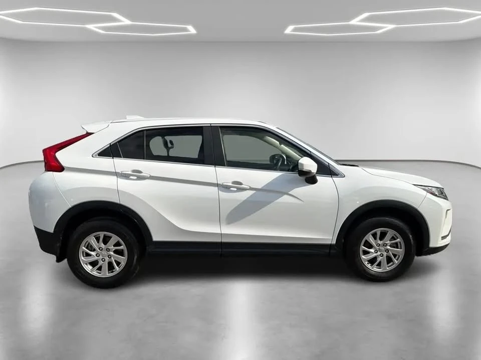 2018 Mitsubishi Eclipse Cross - Image 8 of 12