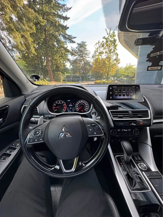 2018 Mitsubishi Eclipse - Image 15 of 18