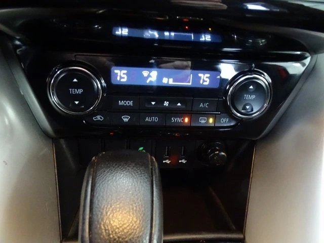 2018 Mitsubishi Eclipse - Image 12 of 20