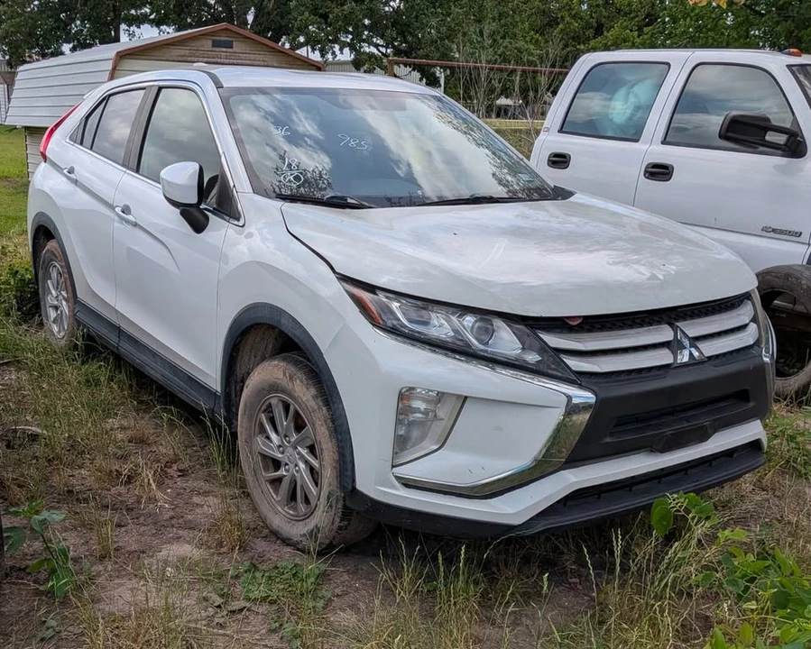 2018 Mitsubishi Eclipse - Image 2 of 7