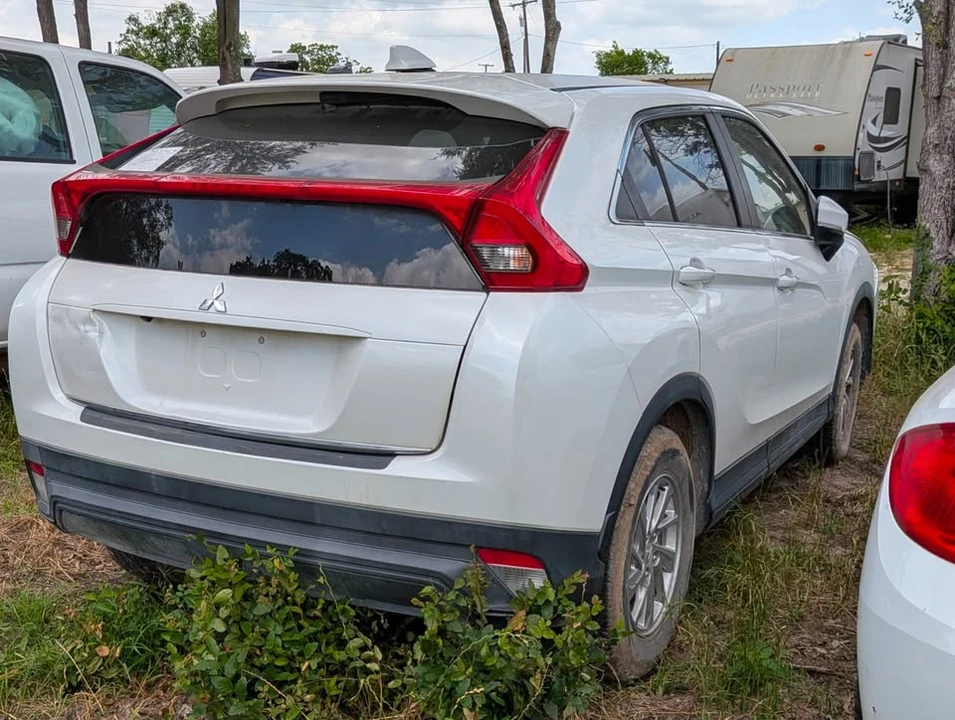 2018 Mitsubishi Eclipse - Image 3 of 7
