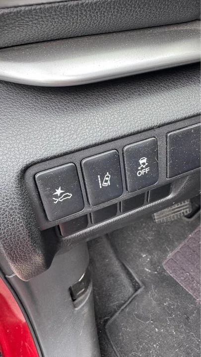 2018 Mitsubishi Eclipse Cross - Image 11 of 16