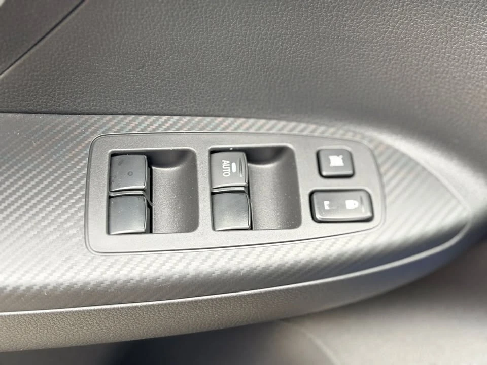 2018 Mitsubishi Eclipse Cross - Image 11 of 15