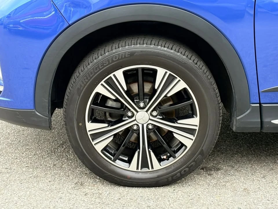 2018 Mitsubishi Eclipse Cross - Image 8 of 15
