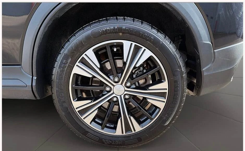 2018 Mitsubishi Eclipse Cross - Image 7 of 16