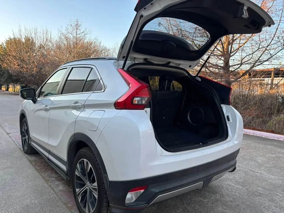 2018 Mitsubishi Eclipse Cross - Image 11 of 14