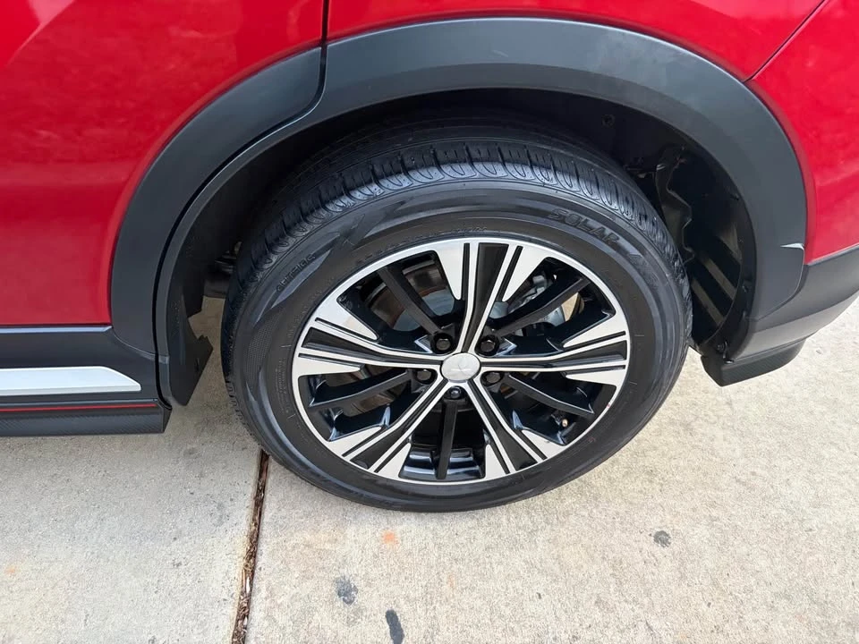 2018 Mitsubishi Eclipse Cross - Image 3 of 7