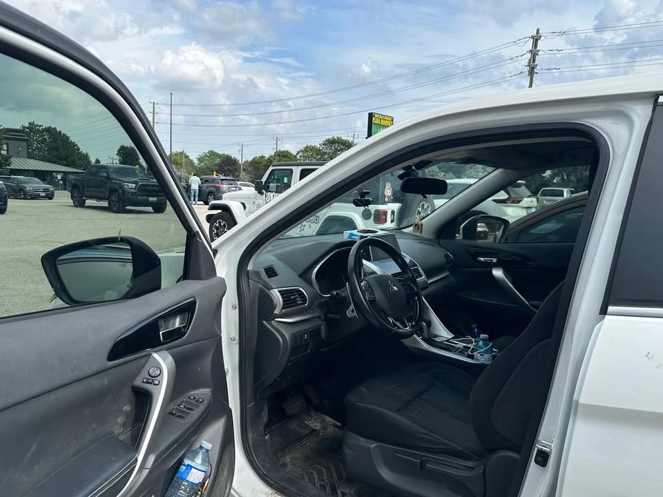 2018 Mitsubishi Eclipse Cross - Image 2 of 8