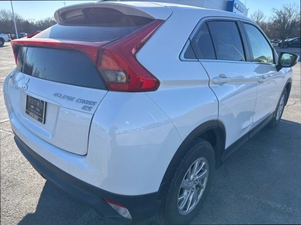 2018 Mitsubishi Eclipse Cross - Image 2 of 12