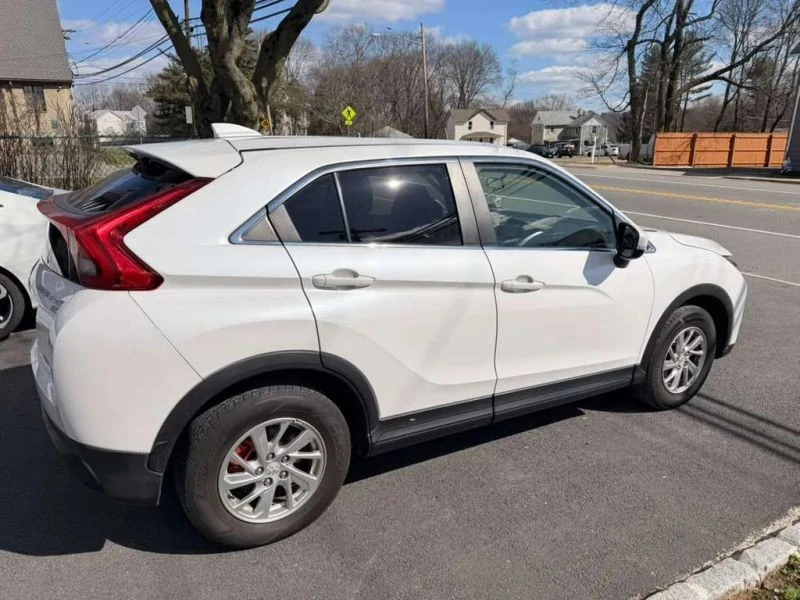 2018 Mitsubishi Eclipse Cross - Image 8 of 12