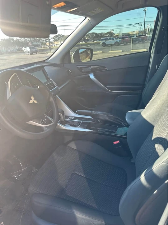 2018 Mitsubishi Eclipse Cross - Image 2 of 7