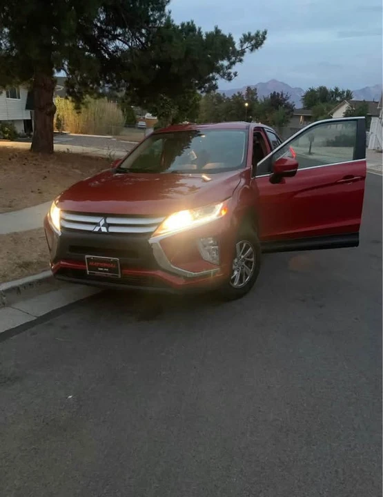 2018 Mitsubishi Eclipse Cross - Image 2 of 3