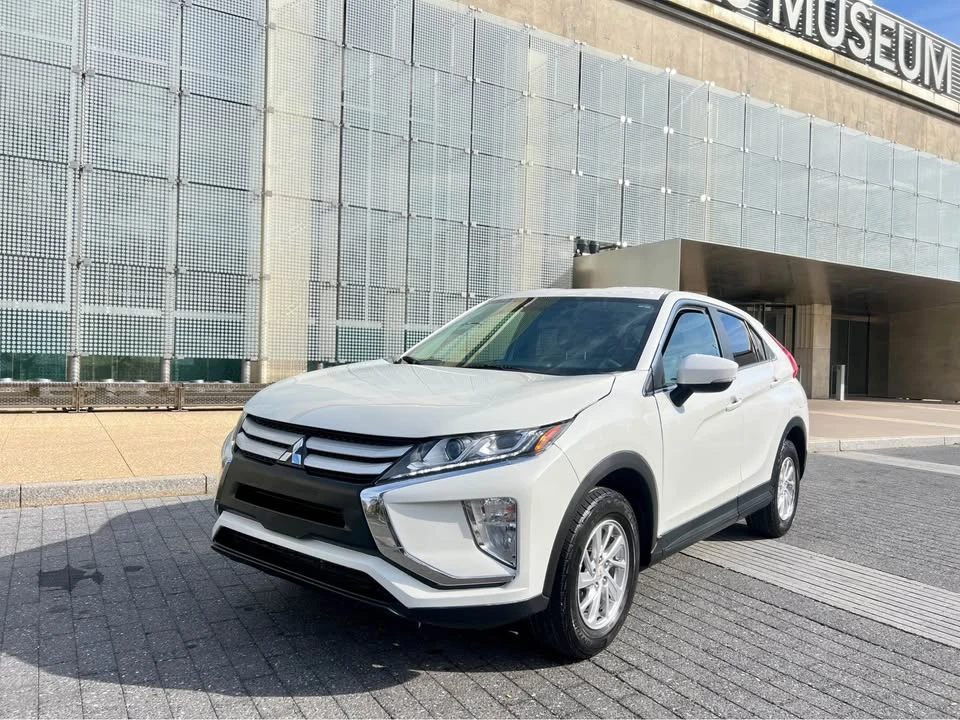 2018 Mitsubishi Eclipse Cross - Image 2 of 17