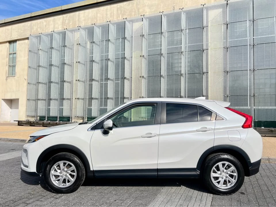 2018 Mitsubishi Eclipse Cross - Image 8 of 17
