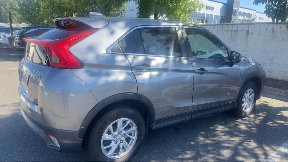 2018 Mitsubishi Eclipse Cross - Image 2 of 17