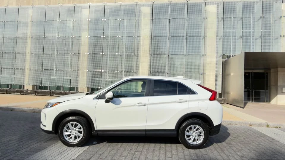 2018 Mitsubishi Eclipse Cross - Image 4 of 15