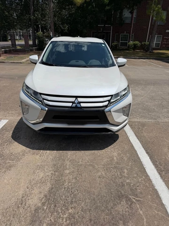 2018 Mitsubishi Eclipse Cross - Image 2 of 12