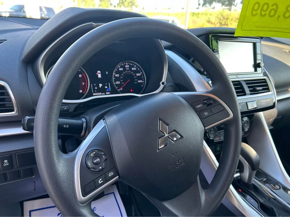 2018 Mitsubishi Eclipse Cross - Image 5 of 8