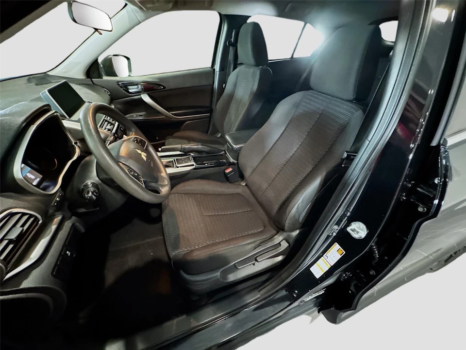 2018 Mitsubishi Eclipse Cross - Image 2 of 31