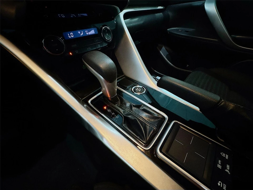 2018 Mitsubishi Eclipse Cross - Image 12 of 31