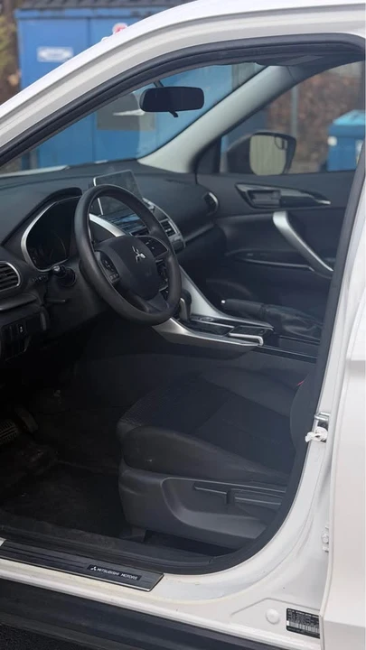 2018 Mitsubishi Eclipse Cross - Image 7 of 16