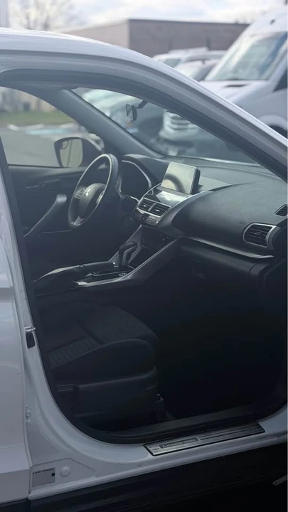 2018 Mitsubishi Eclipse Cross - Image 9 of 16