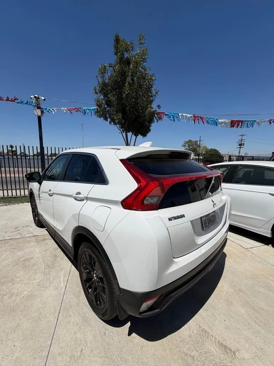 2018 Mitsubishi Eclipse Cross - Image 2 of 7