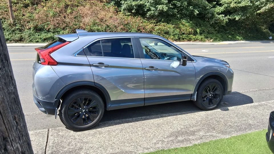 2018 Mitsubishi Eclipse Cross - Image 2 of 15