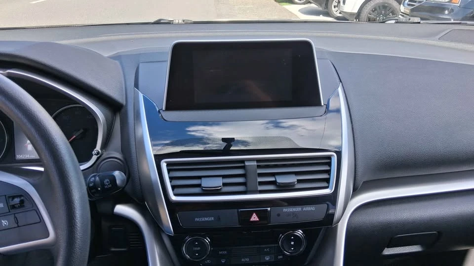 2018 Mitsubishi Eclipse Cross - Image 8 of 15