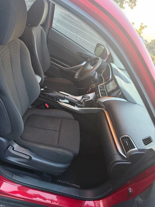 2018 Mitsubishi Eclipse Cross - Image 8 of 12