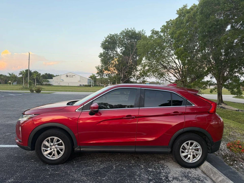 2018 Mitsubishi Eclipse Cross - Image 2 of 12