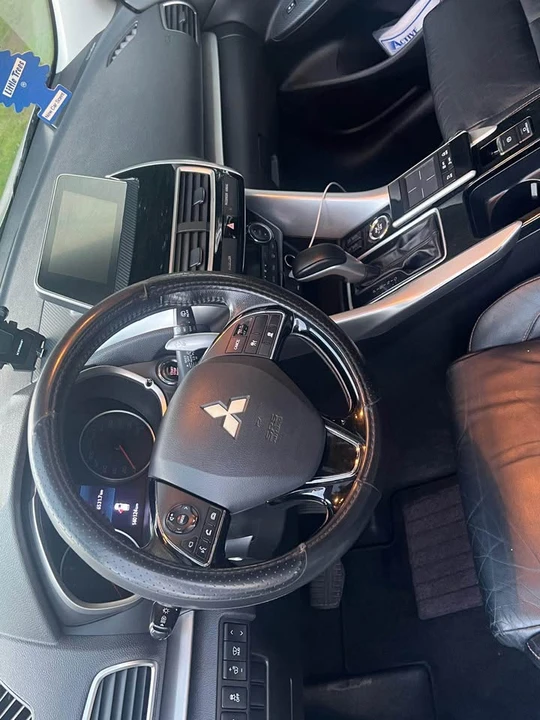 2018 Mitsubishi Eclipse Cross - Image 8 of 12