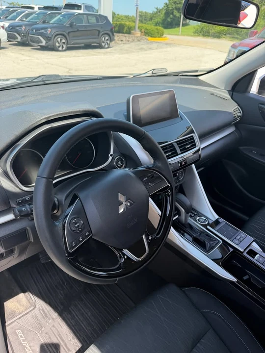 2018 Mitsubishi Eclipse Cross - Image 9 of 15