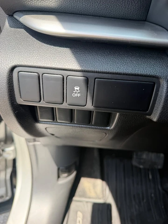 2018 Mitsubishi Eclipse Cross - Image 11 of 15