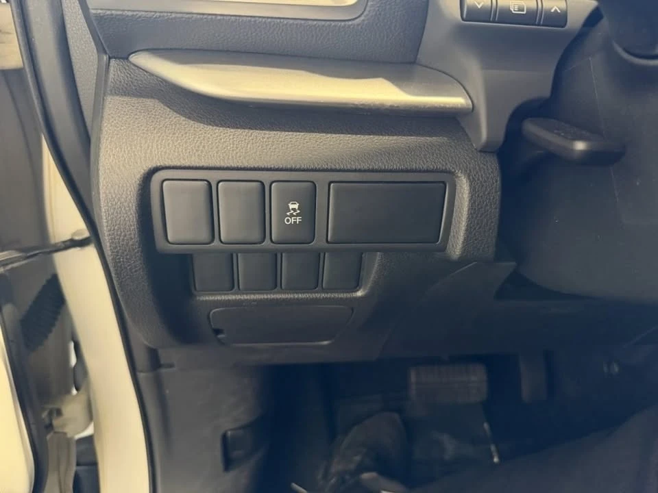 2018 Mitsubishi Eclipse Cross - Image 15 of 20