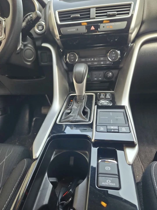 2018 Mitsubishi Eclipse Cross - Image 3 of 7