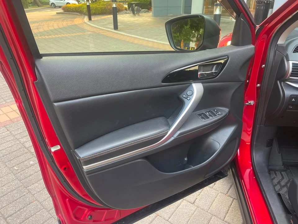 2018 Mitsubishi Eclipse Cross - Image 8 of 17