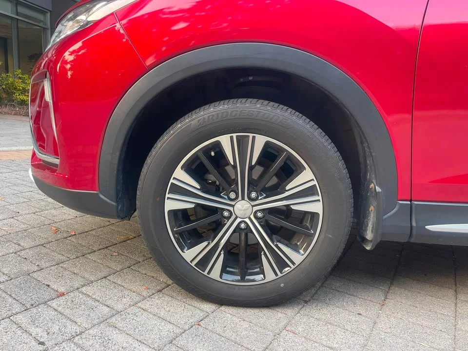2018 Mitsubishi Eclipse Cross - Image 9 of 17