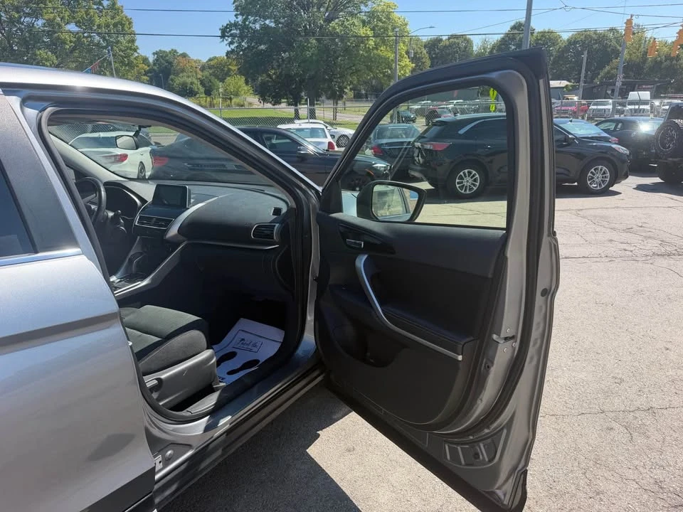 2018 Mitsubishi Eclipse Cross - Image 12 of 19