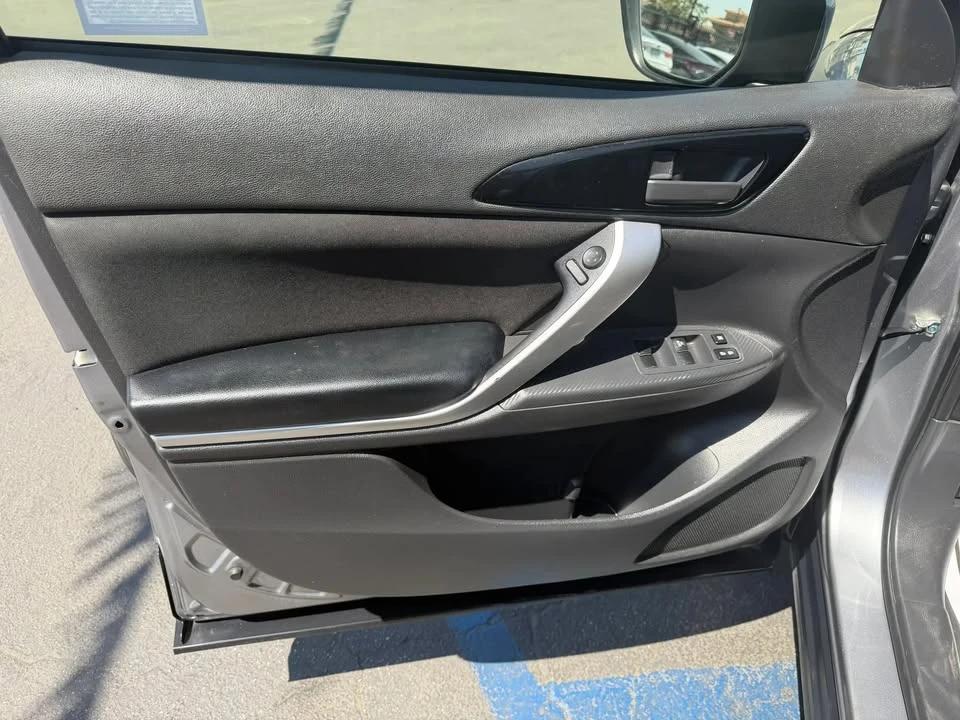 2018 Mitsubishi Eclipse Cross - Image 9 of 20